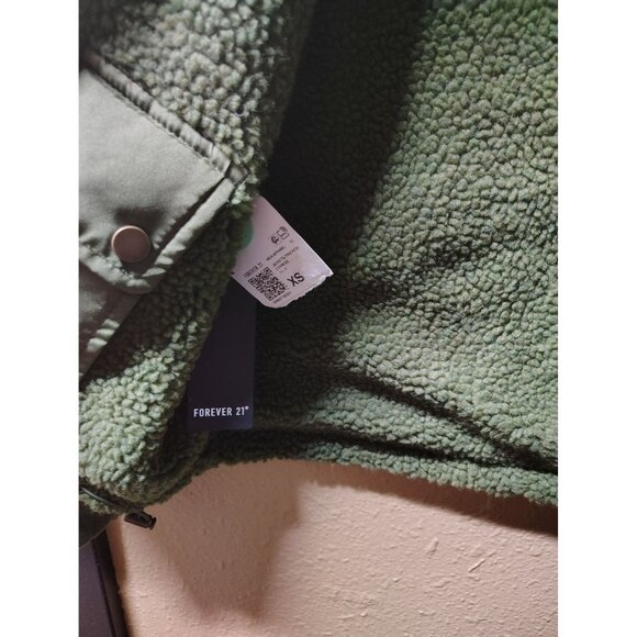 Reversible Sherpa quilted trucker bomber jacket oversized women's olive green - Picture 8 of 10
